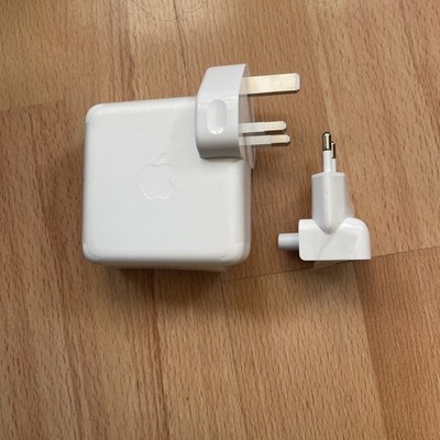 Original Apple 61W USB-C Macbook Pro & Air Power Adapter Ladegerät A1947