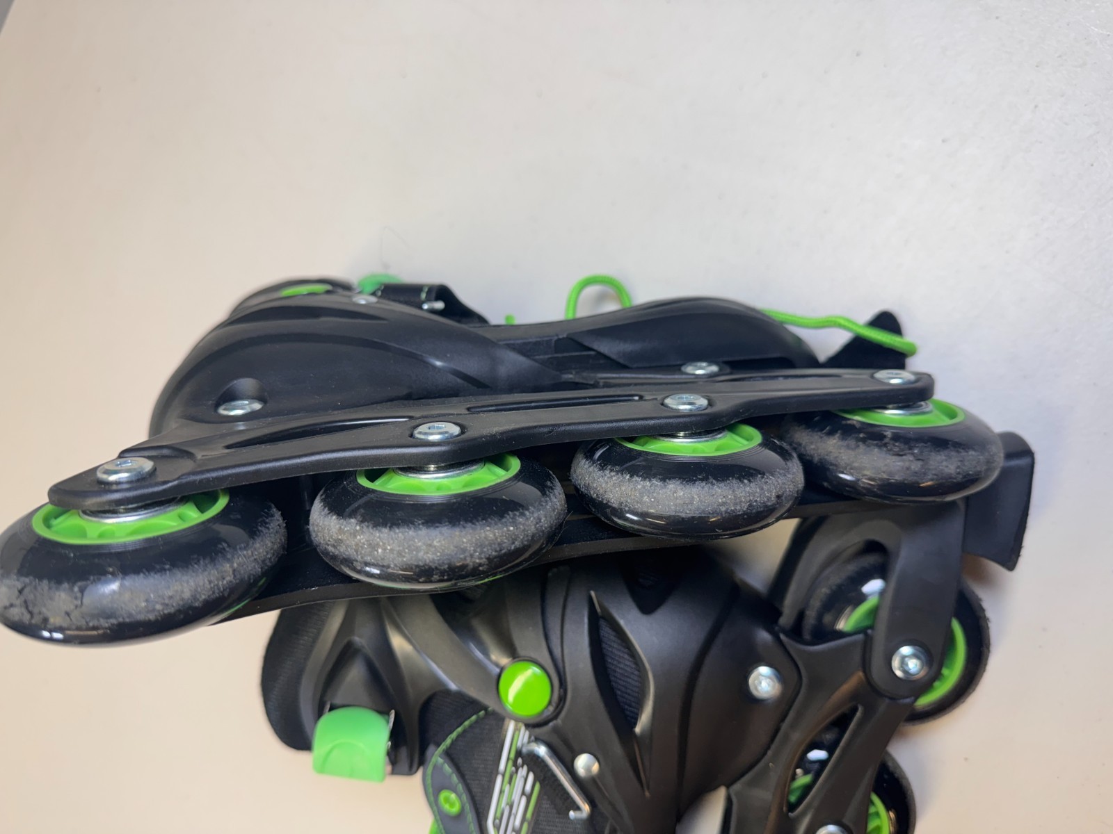 Hot Tuna Inline Skates Kids UK 1-3.5 EU 32-35 Black Green Adjustable image 6