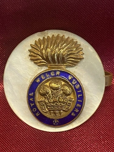 WW2 The Welch Fusiliers MOP Enamel Sweetheart Brooch w/fixing