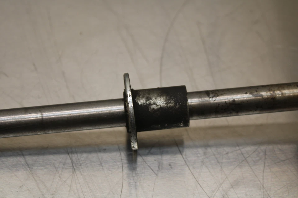 86 SUZUKI GS750ES LLANTA DELANTERA EJE PIVOTE PERNO BB140 Foto 4 de 4