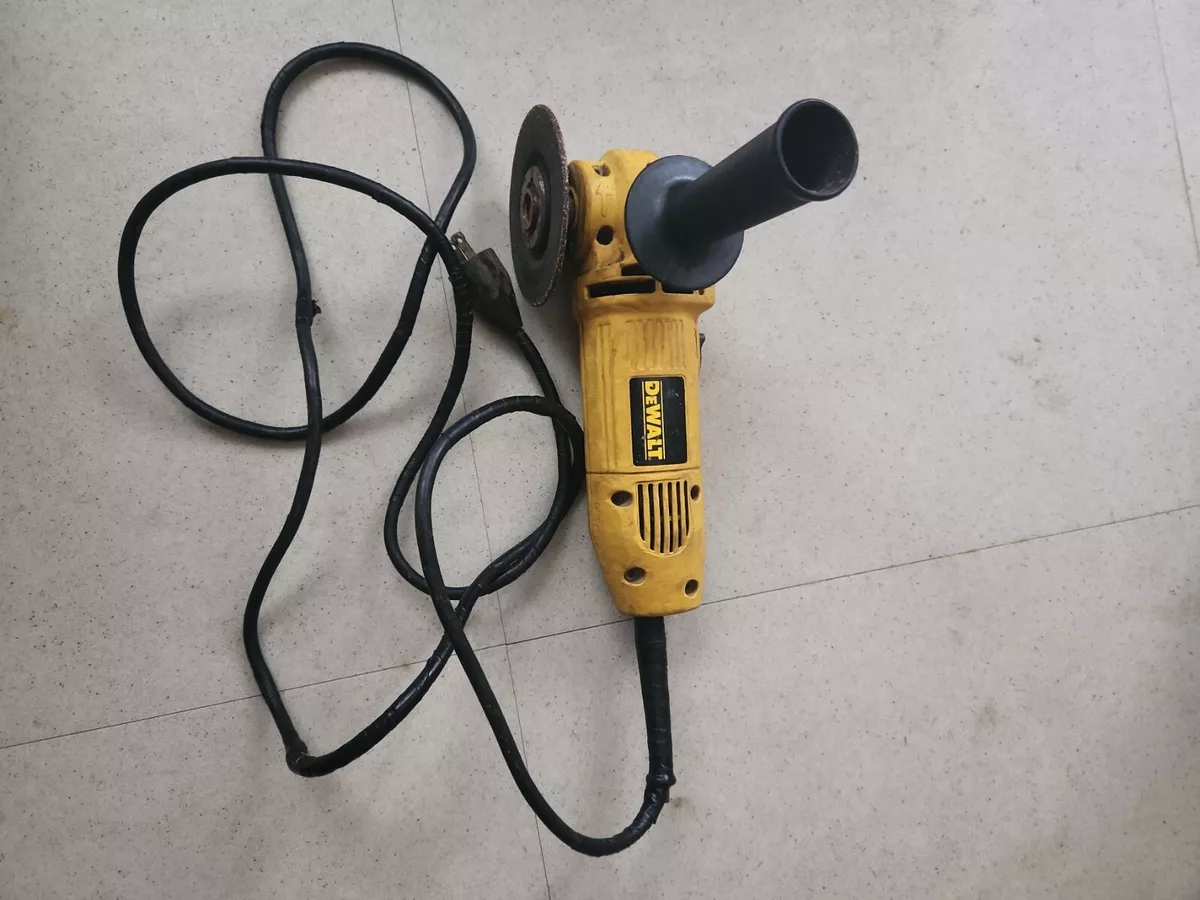 dewalt angle grinder corded has a missing guard size 4 1 2