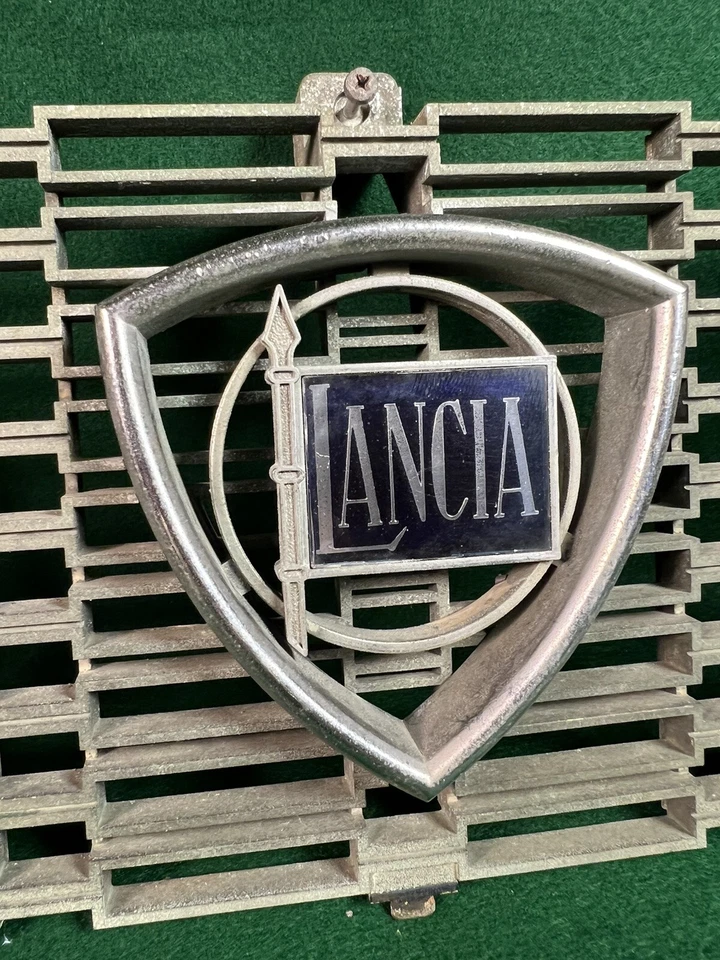 Emblema y parrilla Fiat Lancia Beta cupé 75-82 Foto 2 de 4