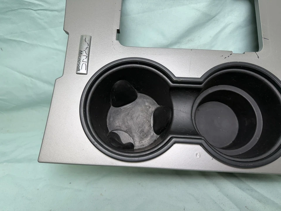 07 - 14 福特 Expedition 中控台变速杯架挡板 7L1478045A76A — 第 2/4 张图片