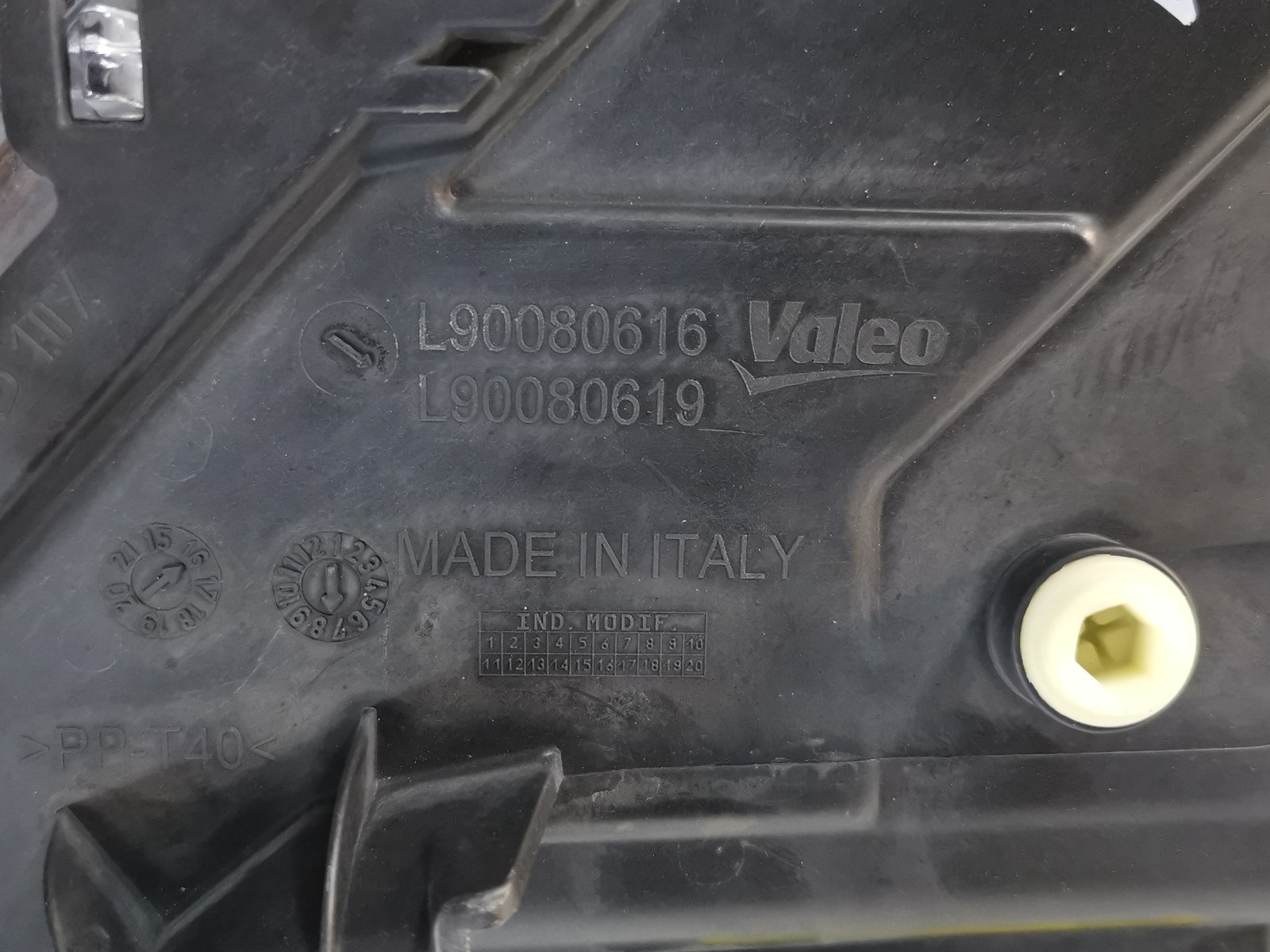 MASERATI LEVANTE S 2017  Front Right Side RH Xenon D8S Headlight 670034639 OEM