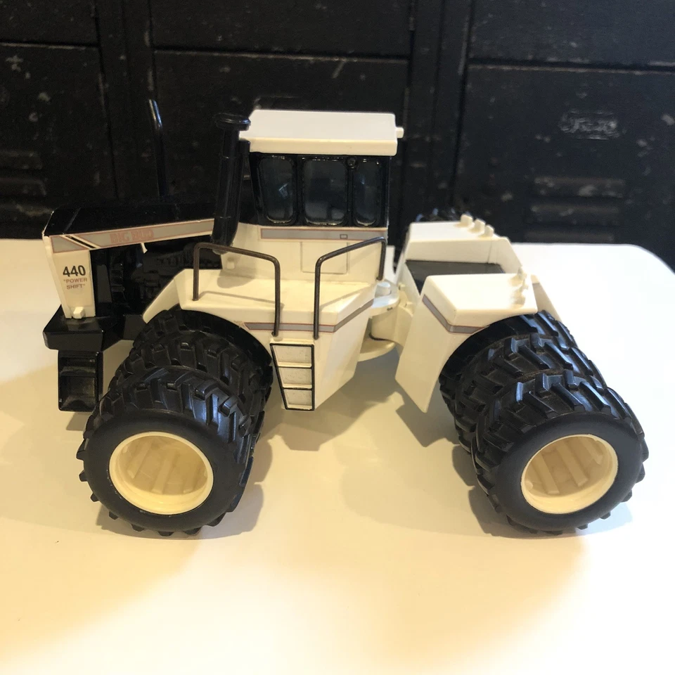 Vintage Ertl Big Bud 440 Power Shift 1/32 Scale Tractor Metal Model - Image 4 of 4