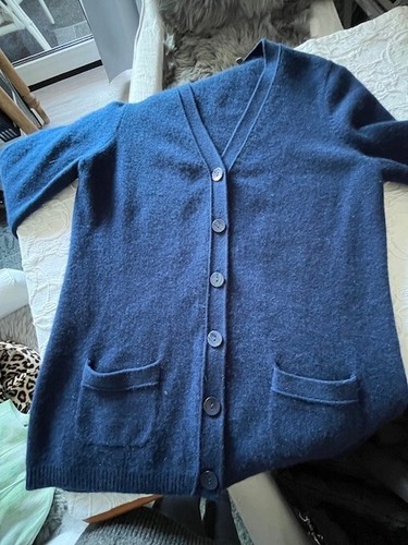 100 % CASHMERE SANDRA PABST STRICKJACKE GR. 42/44 SCHÖNER BLAUTON, WIE NEU !