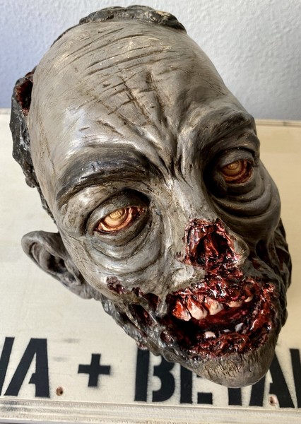 ANA + BETANIA CERÁMICA.  “Governor’s Heads” The Walking Dead.