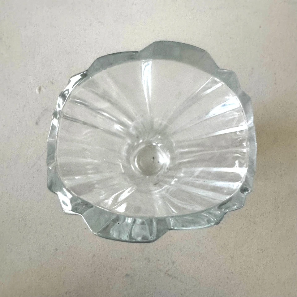 Jarrón de cristal transparente - Diseño de remolino estriado, florero de vidrio decorativo de 8 pulgadas Foto 2 de 2