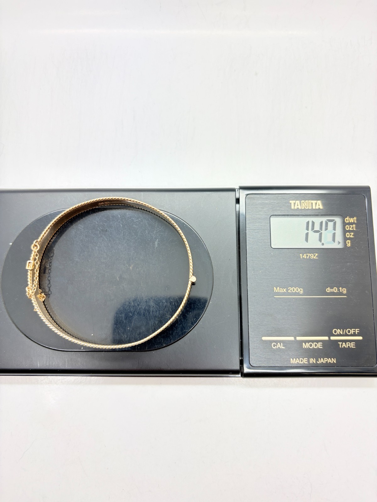 9ct Yellow Solid Gold Patterned Hinged Slave Bang… - image 13