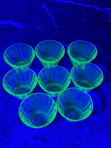 Set of 8 1930s Hazel Atlas Uranium Green Depression Glass Custard Cups