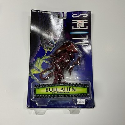 Aliens - Bull Alien AFigure w/ ''Skull Ramming Action!'' Kenner 1996 SEALED