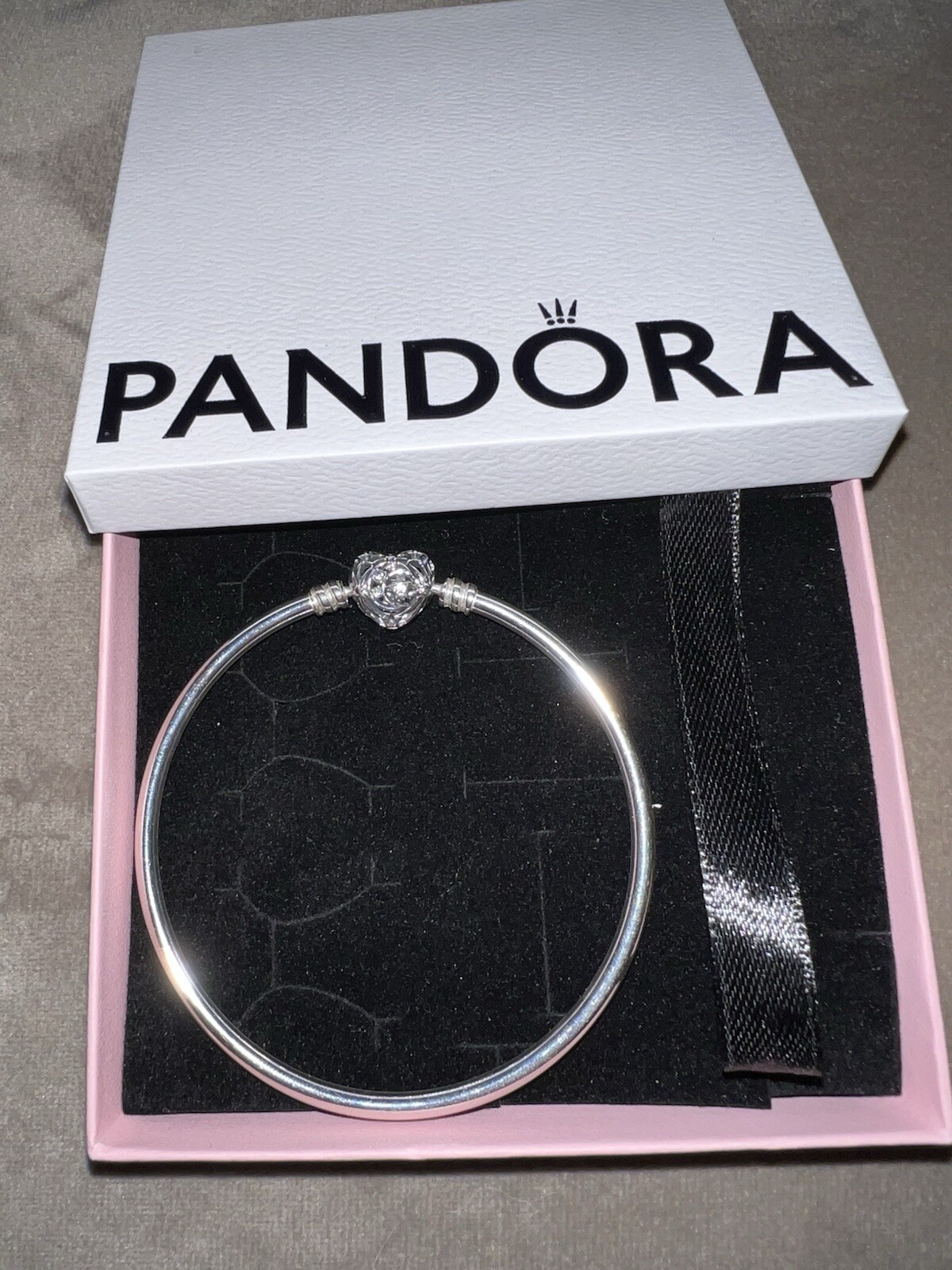 Elegant Pandora Charm Bracelet for Timeless Style and Versatility