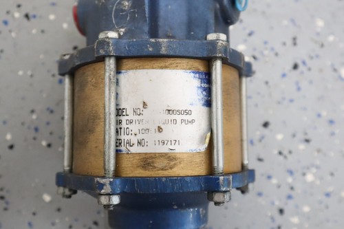 SC Hydraulic Engineering Corp. Pump Pneumatic - Hydraulic 10-4000S050 - Picture 2 of 6