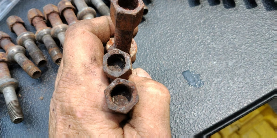 JUEGO DE 20 TORNILLOS DE TUERCA PARA RUEDAS SEL SEC MERCEDES-BENZ 107 126 560, ASPECTO OEM Foto 2 de 4