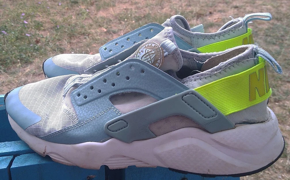 Ladies huarache trainers top