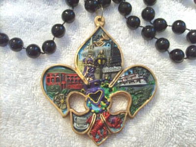 FAMOUS ''NEW ORLEANS SCENES'' FLEUR-de-LIS MARDI GRAS BEAD FRENCH QUARTER (B449)
