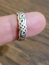 Sterling Silver Beautiful Criss Cross Design Band Ring SZ 8.75