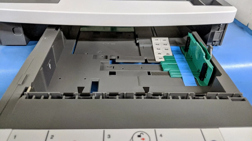 *NUEVO EN CAJA* Alimentador opcional de 250 hojas con bandeja Dell 5530DN y 5535DN Foto 3 de 4