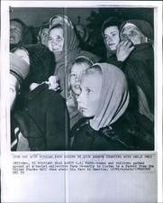 1959 Russians Dick Hanson Collective Farm Soviet Us Child Crowd Wirephoto 8X10