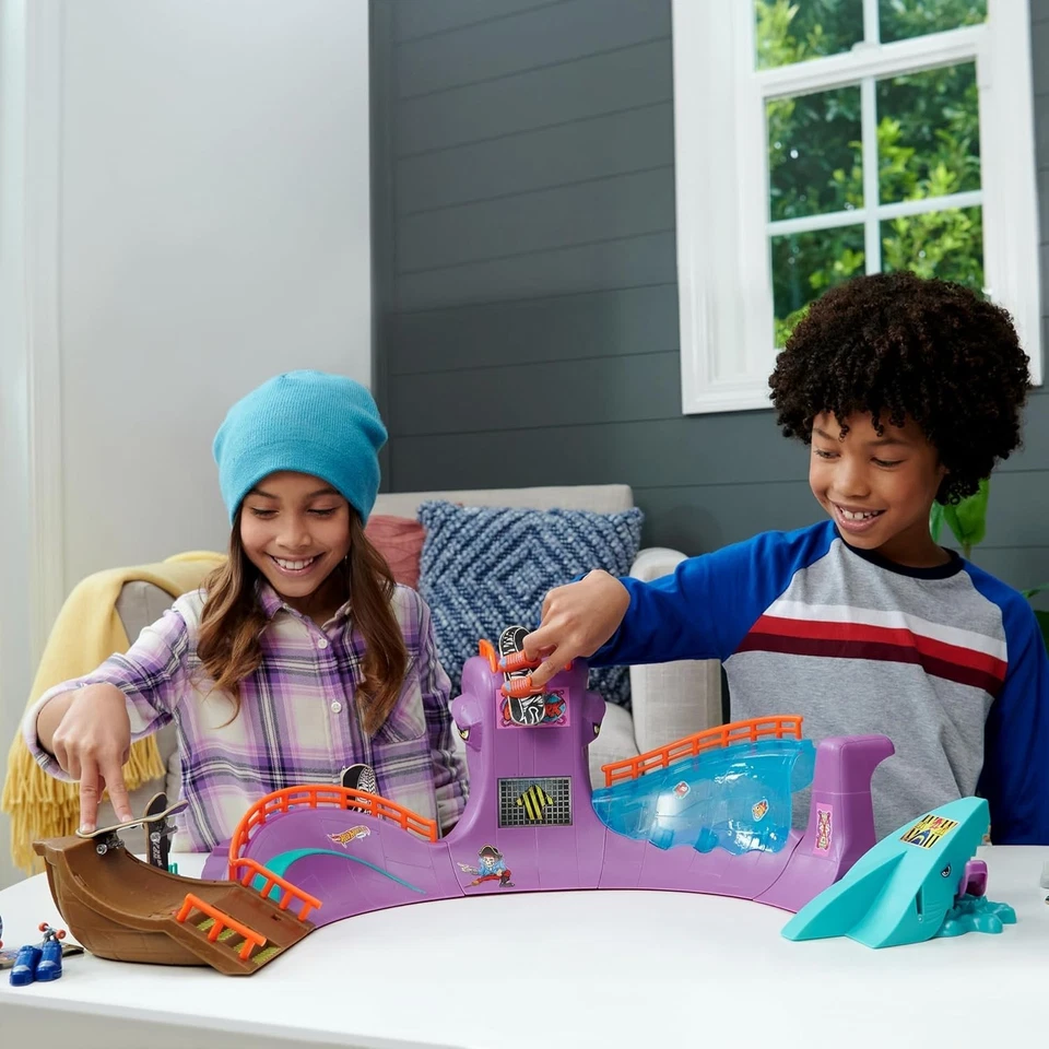 Skate Octopus Skatepark Playset with Tony Hawk Fingerboard - Image 4 of 4