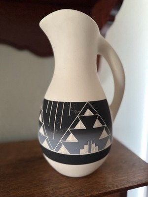 VINTAGE NATIVE AMERICAN SIOUX SIGNED HIGH ELK CLAY POTTERY WATER PITCHER JUG 11''