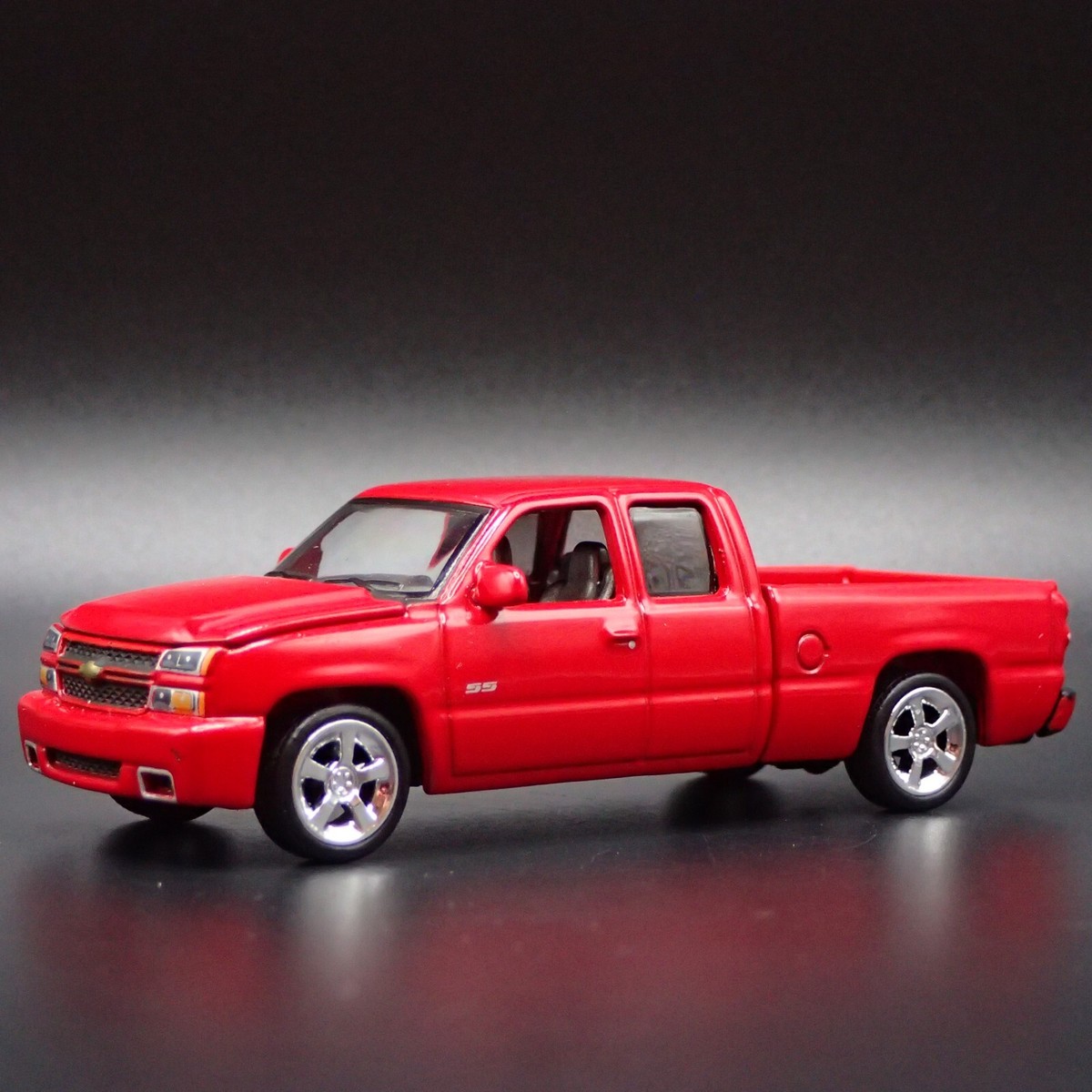 1/64 Chevrolet silverado 精密ミニカー　メキシカン 2002-2006 CHEVY CHEVROLET SILVERADO TRUCK SS 1:64 SCALE