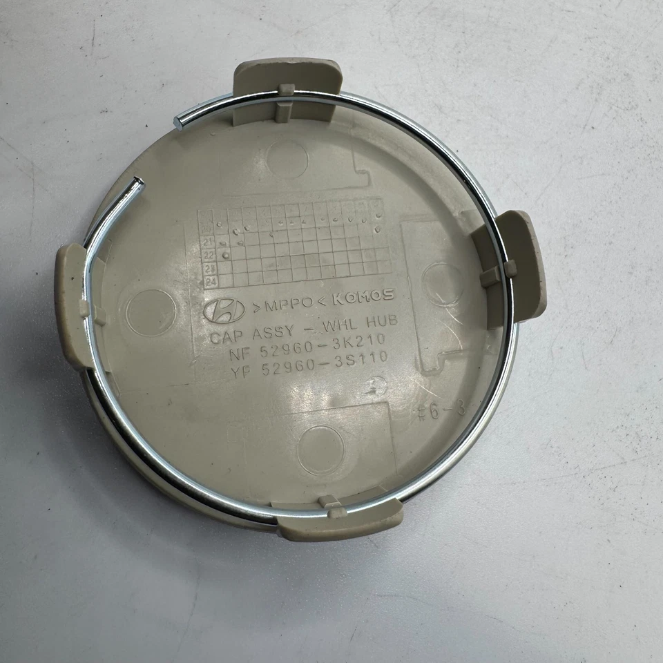 Silver OEM Hyundai Center Cap Tiburon Sonata Santa Fe Azera Elantra 52960-3K210 - Image 3 of 4
