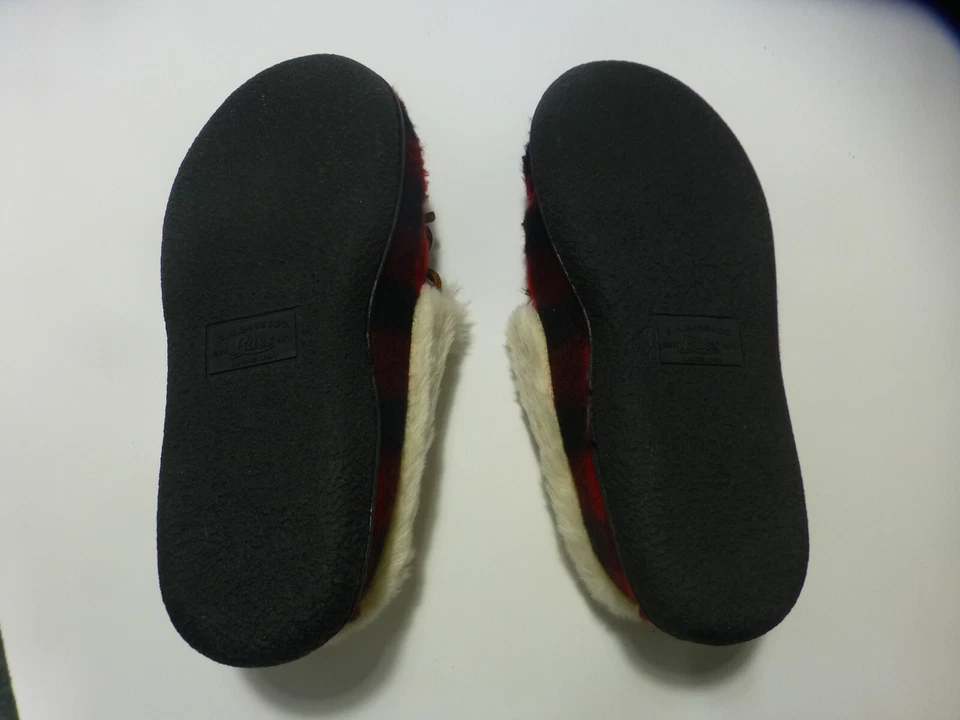 Womens Bass red/black moccasin style checked slippers size 6 biege fauz lining - Image 4 of 4