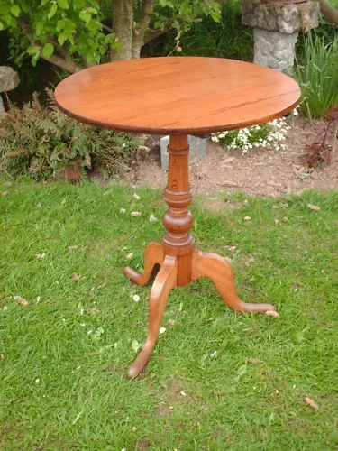Pedestal telephone sales table