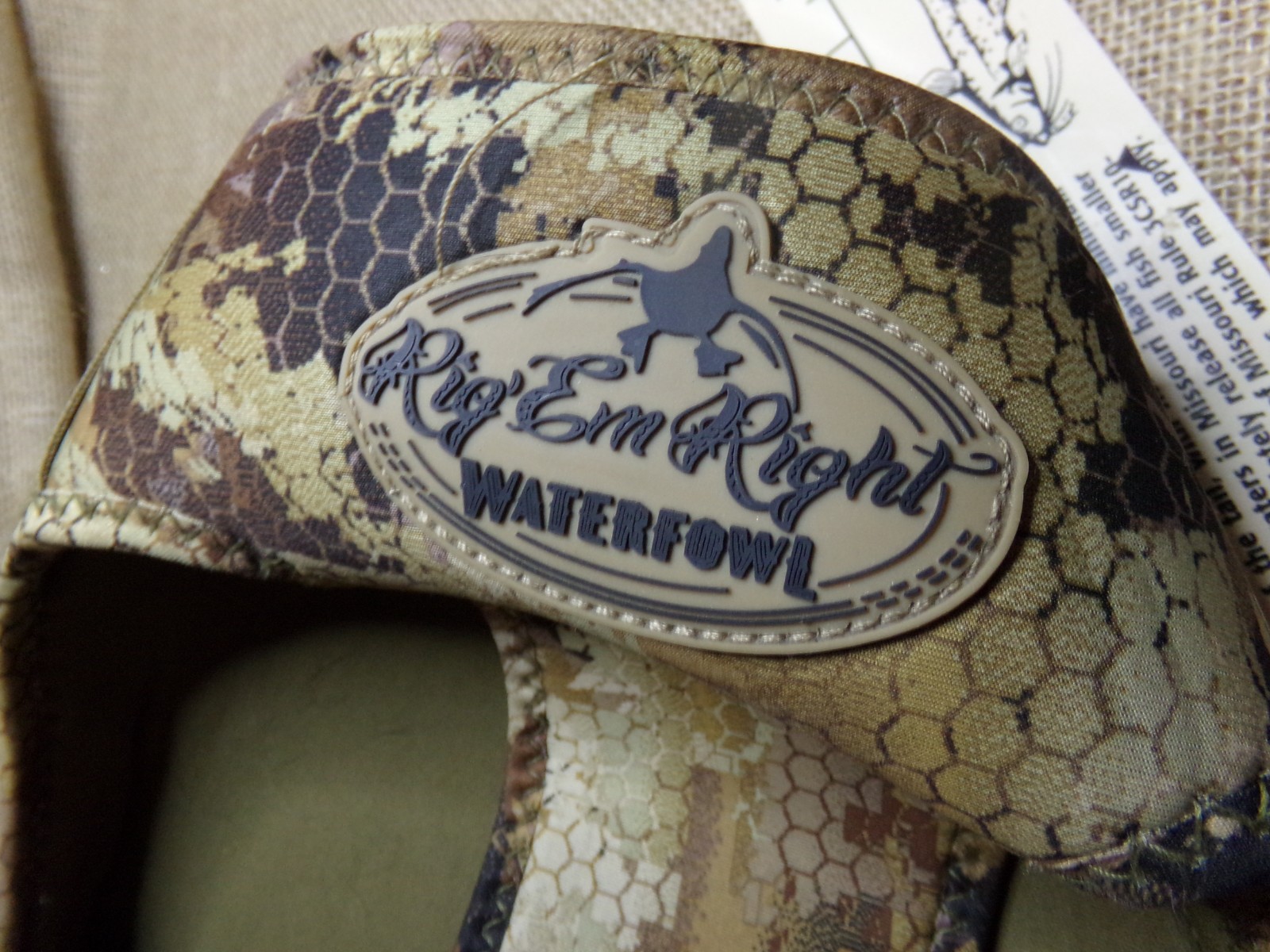 RIG'EM RIGHT Camo Dog vest, Size Medium VERY gently used Zipper  closure