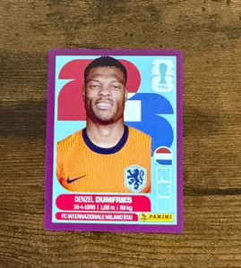 2026 Panini FIFA World Cup - DENZEL DUMFRIES - Purple Parallel Sticker NED 6