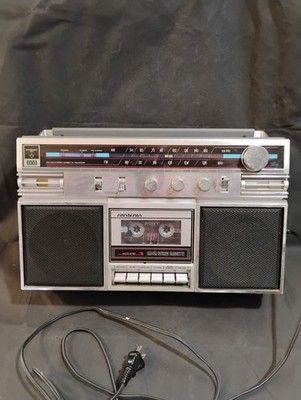 Vintage Soundesign Boombox Modelo No. 4622 Radio AM FM Work Cassette Need Repair