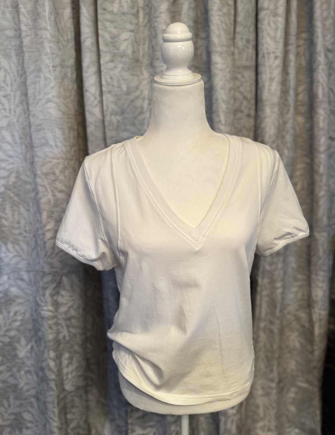 Free People Movement V Neck Short Sleeve Tee White Size M EUC!