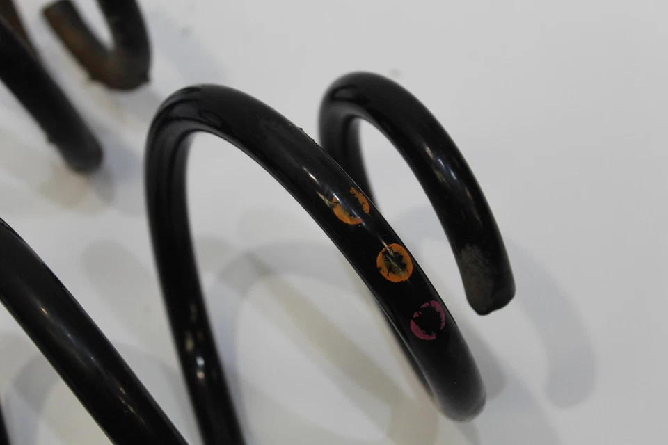 Par de resortes deportivos delanteros Audi RS6 4G C7 2 naranja 1 violeta 8K0411105EC Foto 2 de 4