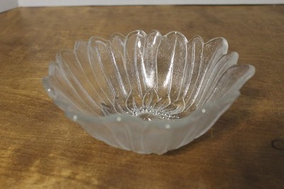 Vintage Indiana Glass Co Sunflower Lily Pons Pattern Bowl Glass 7''