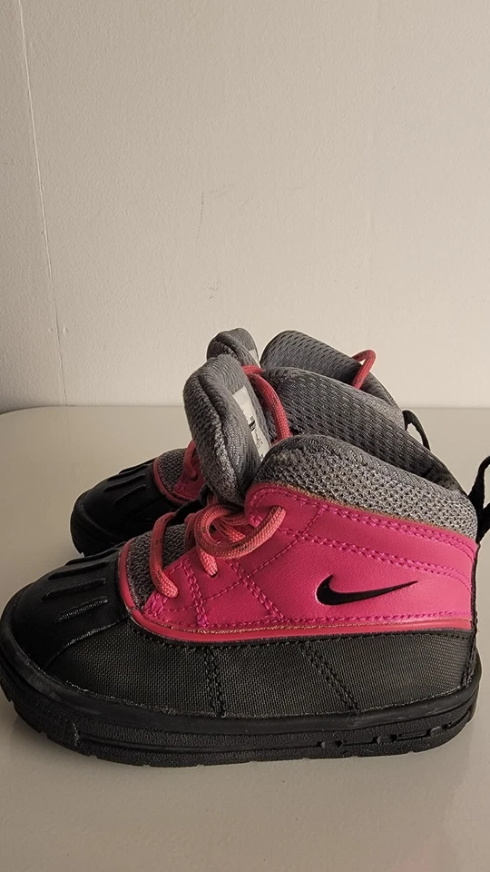 New Infant Nike Girls Boots Black Pink Size 6c - Image 4 of 4