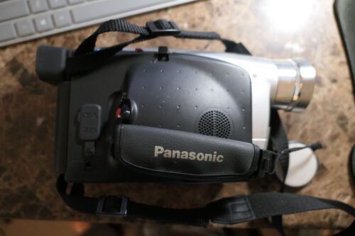 PANASONIC NV-VZ17PN VHS-C 700x Digital zoom Camcorder w/ Genuine CGR-V14 Battery - Picture 3 of 6