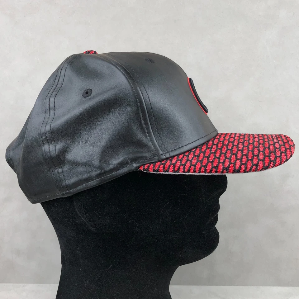 RARO New Era 9Fifty Chicago Cubs Negro Rojo Imitación Cuero Snapback Gorra Gorra Foto 4 de 4