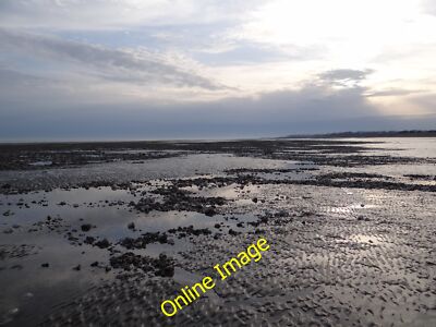 Foto 6x4 Niedrigwasser in der Nähe von Atherington Littlehampton Flint-übersäte Kieselsteine t c2014