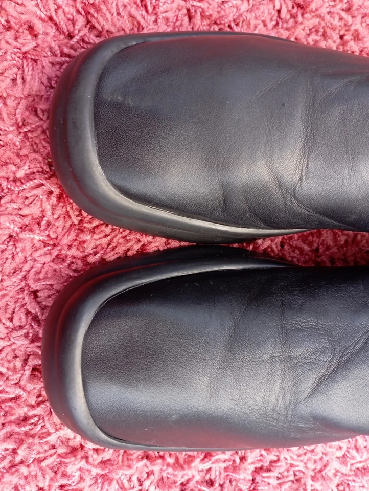 Zuecos y mulas de cuero The Row negros talla 37 Foto 2 de 4