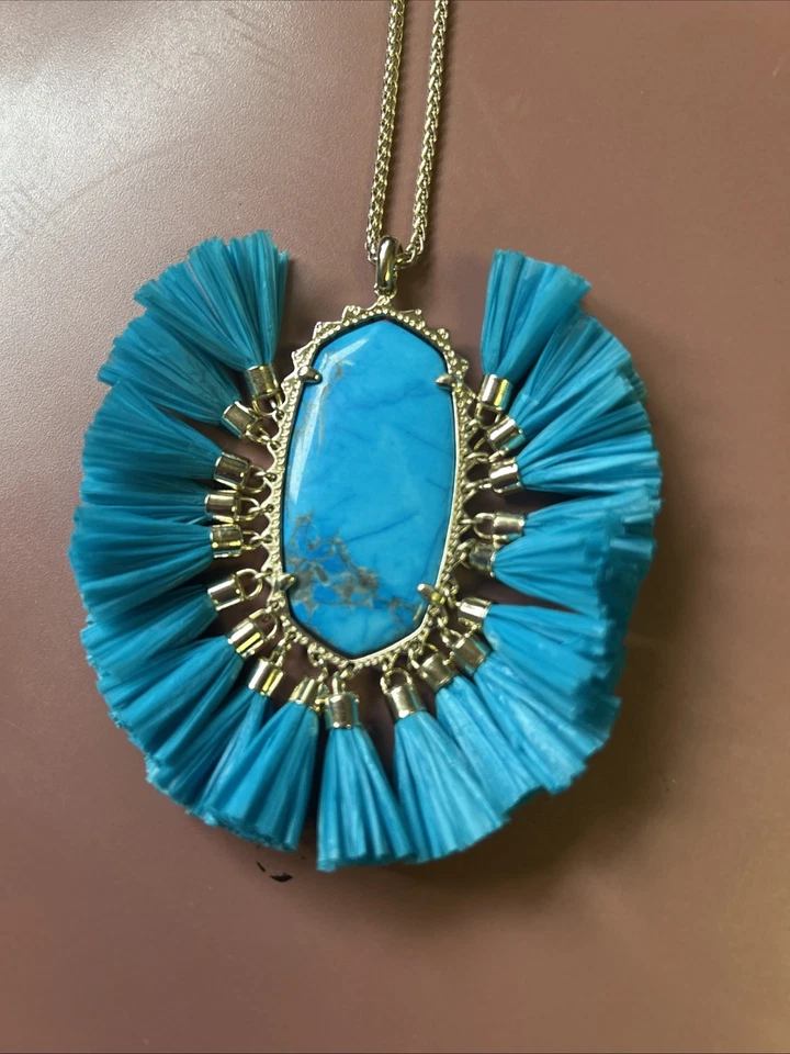 Collar colgante largo dorado Kendra Scott Betsy en agua howlita Foto 4 de 4