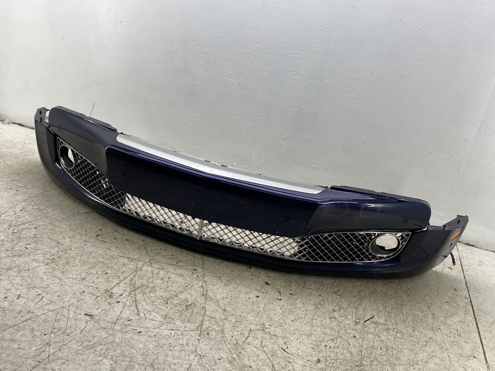2010-2016 BENTLEY MULSANNE FRONT BUMPER COVER FOG LIGHT W/O RADAR SENSORS