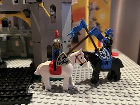 LEGO 6074 Black Falcons Fortress 100% COMPLETE w/ Box & Instructions All Plumes!