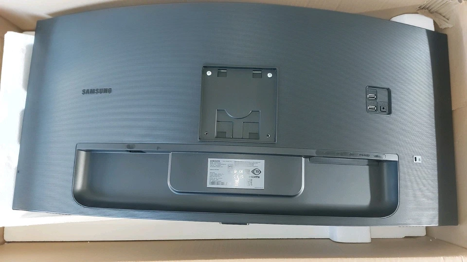 Cracked Samsung Viewfinity S6 34inch Spares And Repairs Speakers Working - Image 3 of 4