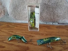 3 Vintage Fishing Lures In Frog Lazy Ike-3, Flex Ike And Helin Flatfish W/box...