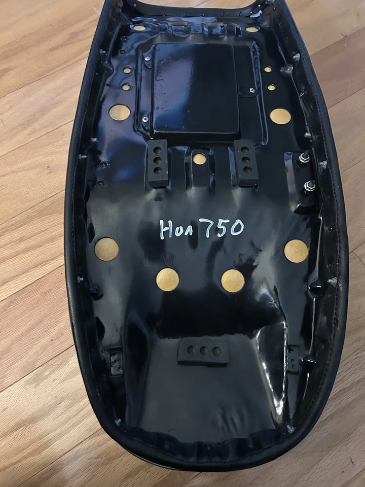 Asiento estilo clásico Honda CB750 K2-K6 1972 1973 1974 1975 1976 CB750K. Sartén de metal. Foto 3 de 4