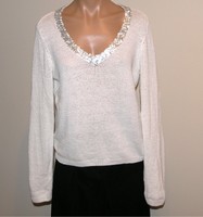 Size M-real Clothes-white V-neck Sweater With Sequins-nwt-13 Size M-real Clothes-white V-neck Sweater With Sequins-nwt-13