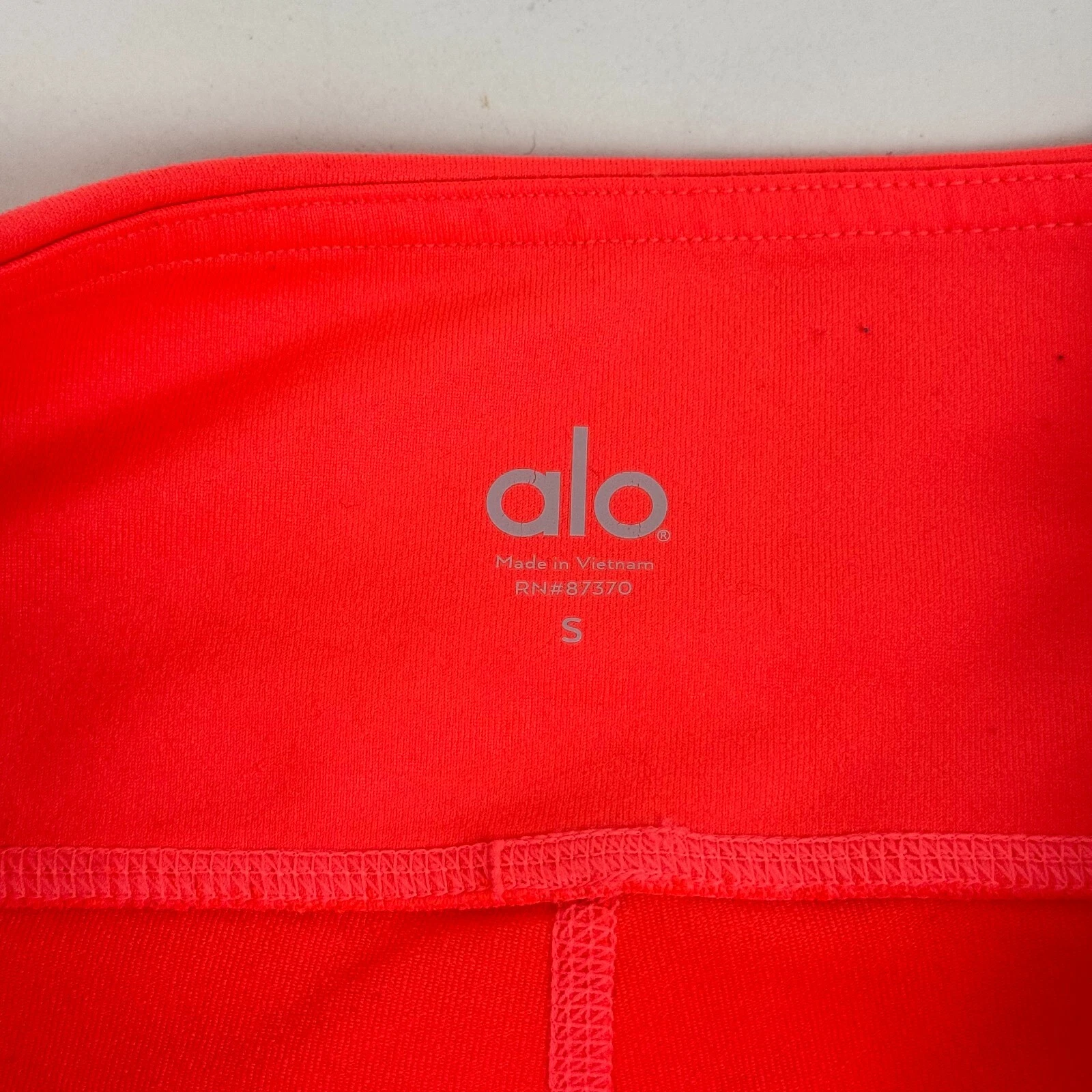 alo-yoga ribbed goddess neon gray leggings