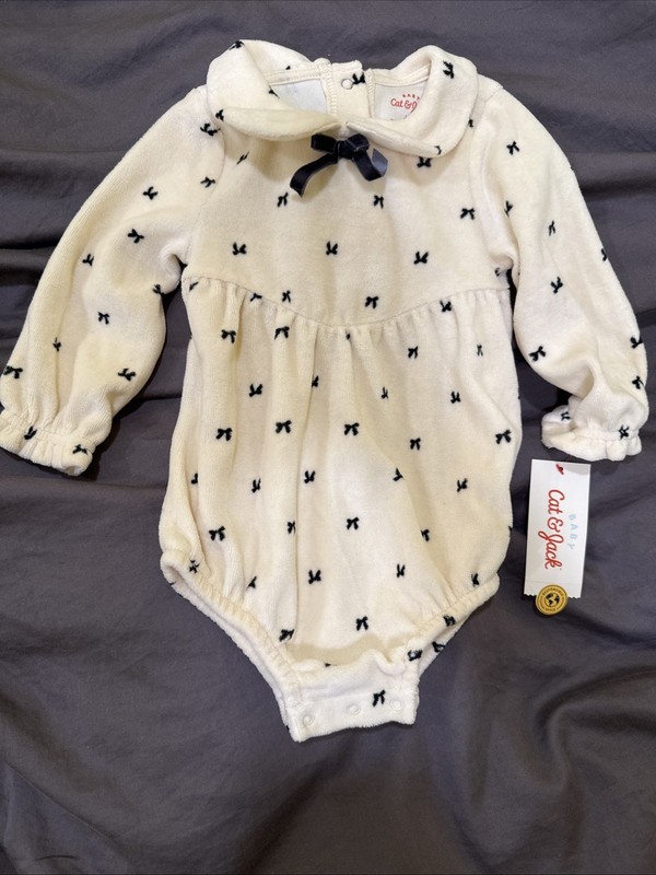 NWT Cat & Jack One Pice Long Sleeve Fleece Bows 12 Months Girls