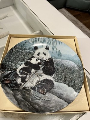 W.T. Young Collector Plate The Secret World of the Panda Porcelain 1990 Jiangxi